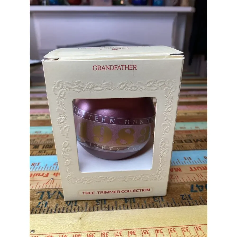 Hallmark Keepsake‎ Christmas Glass Ball 1983 Ornament Vintage Box